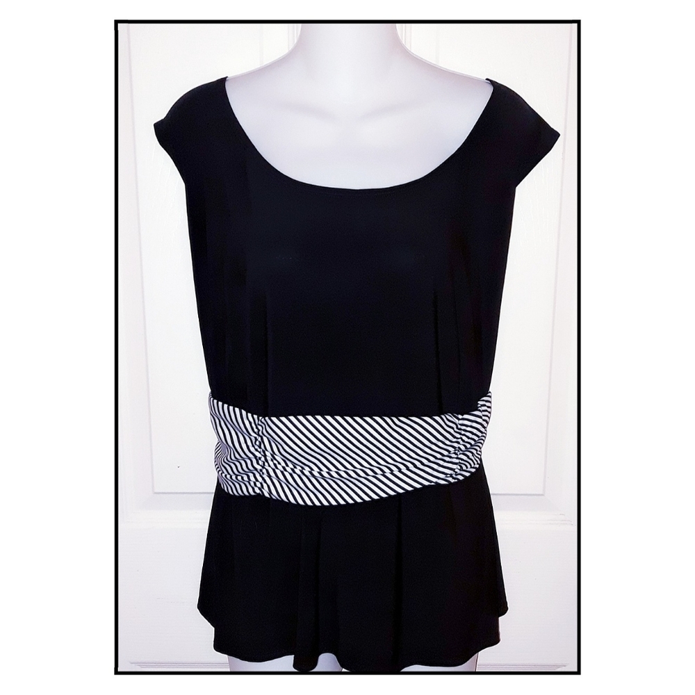 Perceptions Woman -Black & White Sleeveless Top
